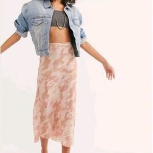 Free People Kendall Satin Skirt Sz Extra Small Camo Camouflage Midi Neutral GUC